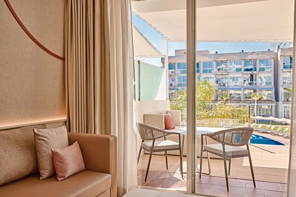 Zafiro Alzinar Mar - Wohnbeispiel Juniorsuite Royal Terrace mit privatem Pool (Zimmercodierungen JT1 & JT2)