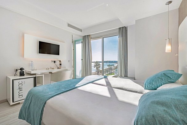 Kyrat Amàrac - Wohnbeispiel Doppelzimmer seitl. Meerblick (Zimmercodierung DBN)