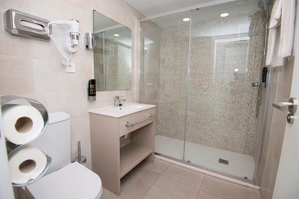 Chevy Hotel & Suites