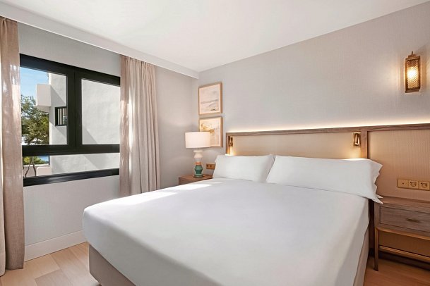 Hilton Mallorca Galatzó - Wohnbeispiel Familiensuite Kingsize Bett (Zimmercodierung WB2)