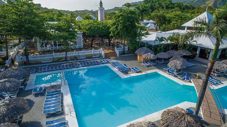 Playabachata Spa Resort