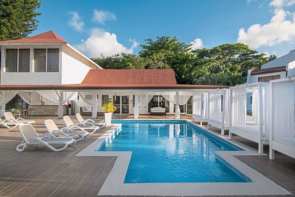 BlueBay Villas Doradas