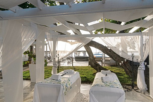 BlueBay Villas Doradas