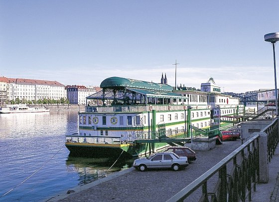 Botel Admiral