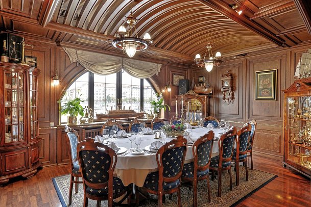 Botel Admiral