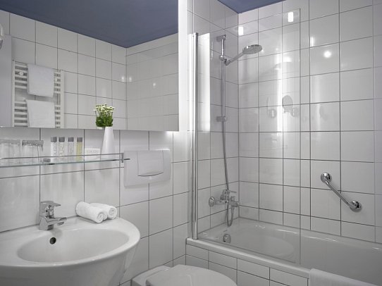 K+K Hotel Fenix - Beispiel Bad (Zimmercodierungen DG1, DG2, DS1, DS2 & TG1)