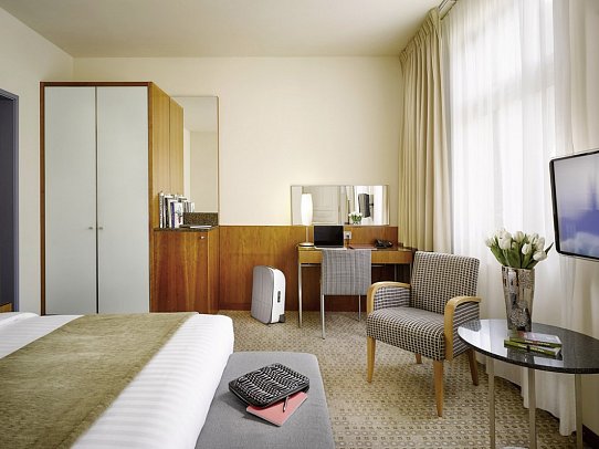 K+K Hotel Central - Wohnbeispiel Doppelzimmer Stadtblick (Zimmercodierung DG1)