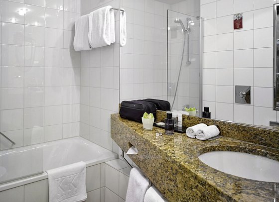 K+K Hotel Central - Beispiel Bad (Zimmercodierungen DB1 & DS2)