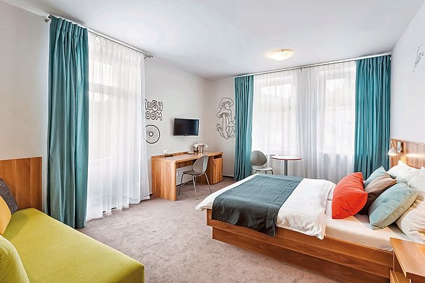 Hotel Grand - Wohnbeispiel Doppelzimmer Deluxe mit Zustellbett (Zimmercodierung DD1)