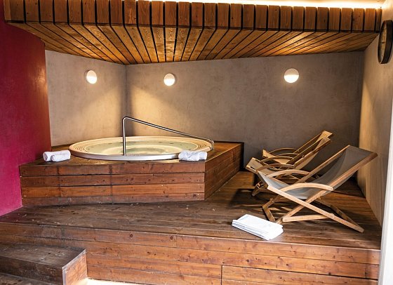 Hotel Grand - Whirlpool im Hotel Grand