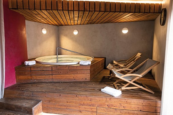 Hotel Grand - Whirlpool im Hotel Grand
