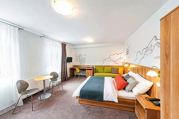 Hotel Grand - Wohnbeispiel Doppelzimmer Deluxe mit Zustellbett (Zimmercodierung DD1)