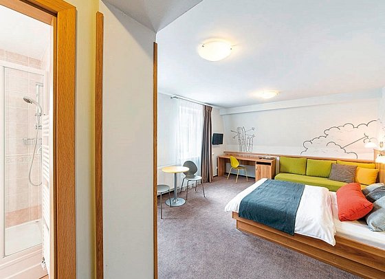 Hotel Grand - Wohnbeispiel Doppelzimmer Deluxe mit Zustellbett (Zimmercodierung DD1)
