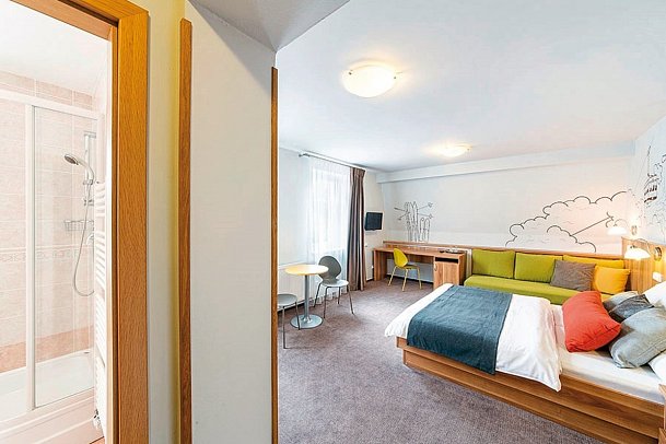Hotel Grand - Wohnbeispiel Doppelzimmer Deluxe mit Zustellbett (Zimmercodierung DD1)