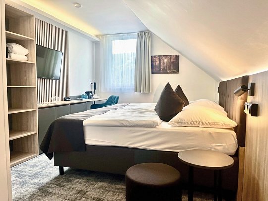 Wellness Hotel Astra - Wohnbeispiel Doppelzimmer Comfort ohne Balkon (Zimmercodierungen DFA & DB4)