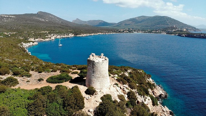 Autotour Von der Hügellandschaft der Toskana zu den Perlen des Mittelmeeres - Capo Caccia