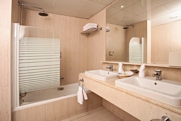 Bahia Principe Explore La Romana - Beispiel Bad Junior Suite Superior (Zimmercodierungen JS1, JS2 & JV1)