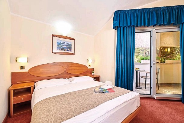 Villa Galijot Plava Laguna - Wohnbeispiel Familienzimmer Meerseite (Zimmercodierung FBC)