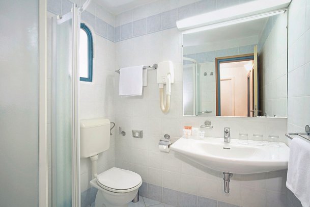 Valamar Tamaris Resort - Beispiel Bad Villa für 4 plus 2 Meerseite (Zimmercodierung VBC)