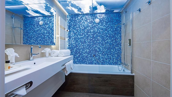 Wellness- & Nationalpark-Hotel Schliffkopf - Beispiel Bad Doppelzimmer Steinmäuerle (Zimmercodierungen DB2, DX3 & DX4)