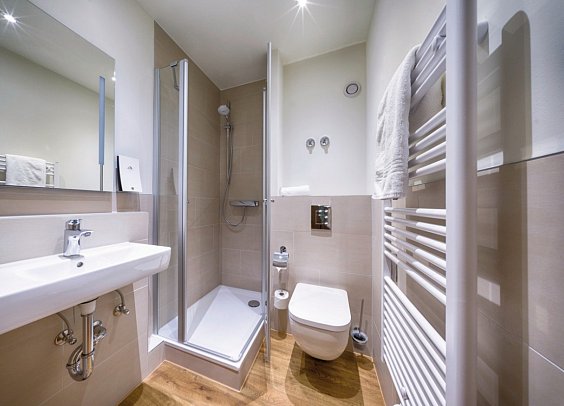 Ringhotel Mönchs Waldhotel - Beispiel Bad Doppelzimmer Standard (Zimmercodierung DG1)