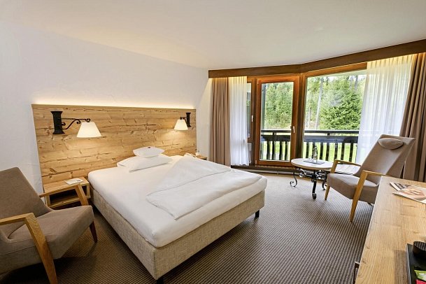 Vier Jahreszeiten am Schluchsee - Wohnbeispiel Zimmer Queensize Waldseite (Zimmercodierungen DB1 & EB1)
