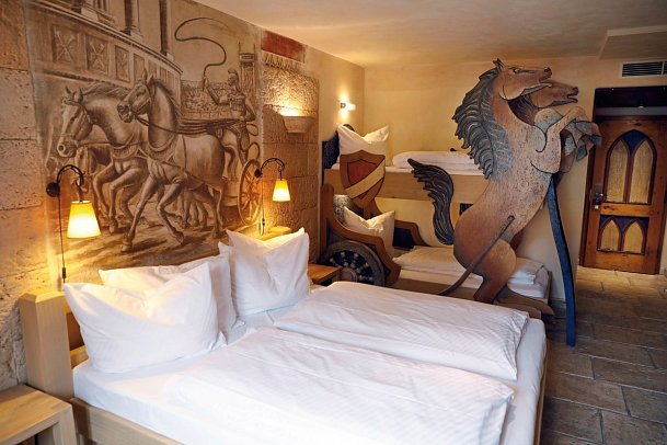 Erlebnishotel Colosseo - Wohnbeispiel Standardzimmer (Zimmercodierungen DB1, EB1, TB1, RB1, DX1, EX1, TX1, RX1, DX2, EX2, TX2, RX2, DS3, ES3, TS3, RS3, FB1, FX1, FX2, FX3, DB2, EB2, TB2, RB2, XB1, XB2, XB3 & XB4)