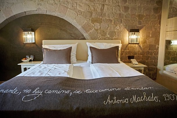 Erlebnishotel El Andaluz - Wohnbeispiel Standardzimmer (Zimmercodierungen DB1, EB1, TB1, RB1, DX1, EX1, TX1, RX1, DX2, EX2, TX2, RX2, DS3, ES3, TS3, RS3, XB1, XB2, XB3 & XB4)