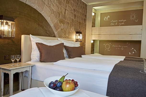 Erlebnishotel El Andaluz - Wohnbeispiel Standardzimmer (Zimmercodierungen DB1, EB1, TB1, RB1, DX1, EX1, TX1, RX1, DX2, EX2, TX2, RX2, DS3, ES3, TS3, RS3, XB1, XB2, XB3 & XB4)