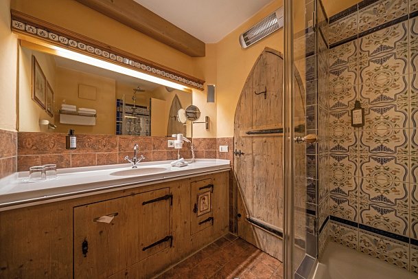 Burghotel Castillo Alcazar - Wohnbeispiel Standardzimmer (Zimmercodierungen DB1, EB1, TB1, RB1, DX1, EX1, TX1, RX1, DX2, EX2, TX2, RX2, DS3, ES3, TS3, RS3, FB1, FX1, FX2 & FX3)