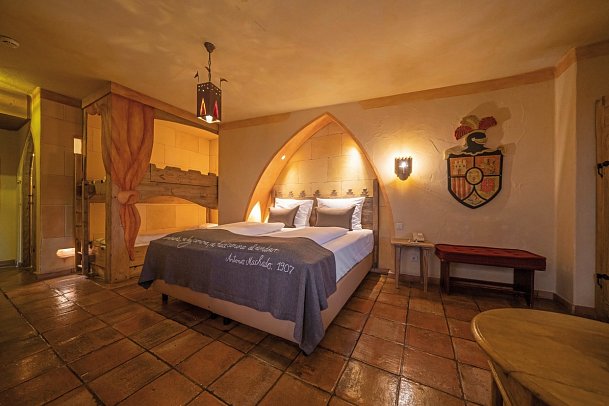 Burghotel Castillo Alcazar - Wohnbeispiel Standardzimmer (Zimmercodierungen DB1, EB1, TB1, RB1, DX1, EX1, TX1, RX1, DX2, EX2, TX2, RX2, DS3, ES3, TS3, RS3, FB1, FX1, FX2 & FX3)