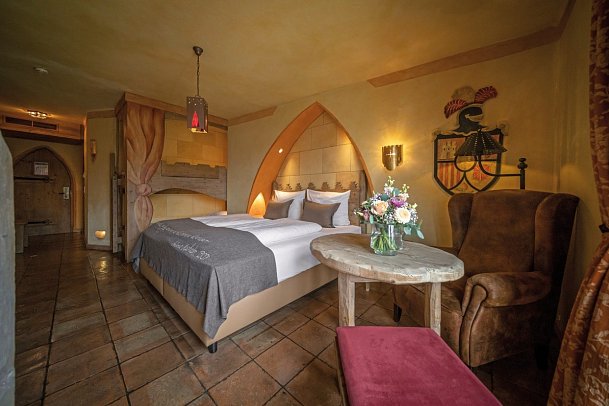 Burghotel Castillo Alcazar - Wohnbeispiel Standardzimmer (Zimmercodierungen DB1, EB1, TB1, RB1, DX1, EX1, TX1, RX1, DX2, EX2, TX2, RX2, DS3, ES3, TS3, RS3, FB1, FX1, FX2 & FX3)