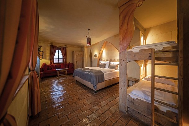 Burghotel Castillo Alcazar - Wohnbeispiel Standardzimmer (Zimmercodierungen DB1, EB1, TB1, RB1, DX1, EX1, TX1, RX1, DX2, EX2, TX2, RX2, DS3, ES3, TS3, RS3, FB1, FX1, FX2, FX3, XB1, XB2, XB3 & XB4)