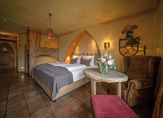 Burghotel Castillo Alcazar - Wohnbeispiel Standardzimmer (Zimmercodierungen DB1, EB1, TB1, RB1, DX1, EX1, TX1, RX1, DX2, EX2, TX2, RX2, DS3, ES3, TS3, RS3, FB1, FX1, FX2, FX3, XB1, XB2, XB3 & XB4)