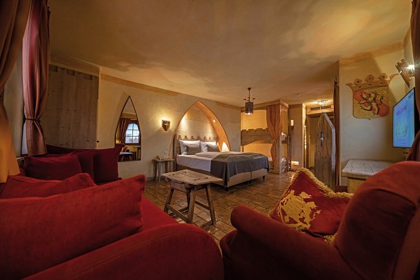 Burghotel Castillo Alcazar - Wohnbeispiel Standardzimmer (Zimmercodierungen DB1, EB1, TB1, RB1, DX1, EX1, TX1, RX1, DX2, EX2, TX2, RX2, DS3, ES3, TS3, RS3, FB1, FX1, FX2, FX3, XB1, XB2, XB3 & XB4)