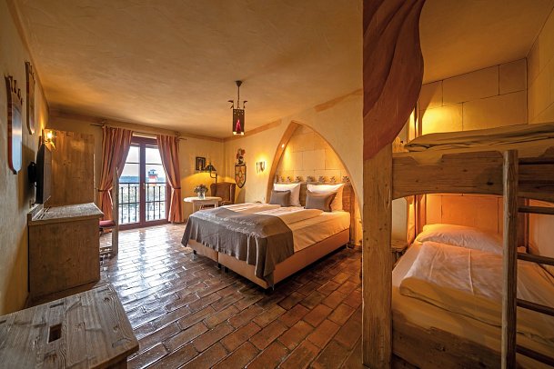 Burghotel Castillo Alcazar - Wohnbeispiel Standardzimmer (Zimmercodierungen DB1, EB1, TB1, RB1, DX1, EX1, TX1, RX1, DX2, EX2, TX2, RX2, DS3, ES3, TS3, RS3, FB1, FX1, FX2, FX3, XB1, XB2, XB3 & XB4)