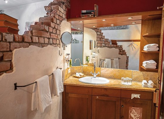 Erlebnishotel Santa Isabel - Wohnbeispiel Standardzimmer (Zimmercodierungen DB1, EB1, TB1, RB1, DX1, EX1, TX1, RX1, DX2, EX2, TX2, RX2, DS3, ES3, TS3, RS3, FB1, FX1, FX2, FX3, DB2, EB2, TB2 & RB2)