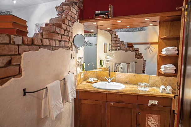 Erlebnishotel Santa Isabel - Wohnbeispiel Standardzimmer (Zimmercodierungen DB1, EB1, TB1, RB1, DX1, EX1, TX1, RX1, DX2, EX2, TX2, RX2, DS3, ES3, TS3, RS3, FB1, FX1, FX2, FX3, DB2, EB2, TB2 & RB2)