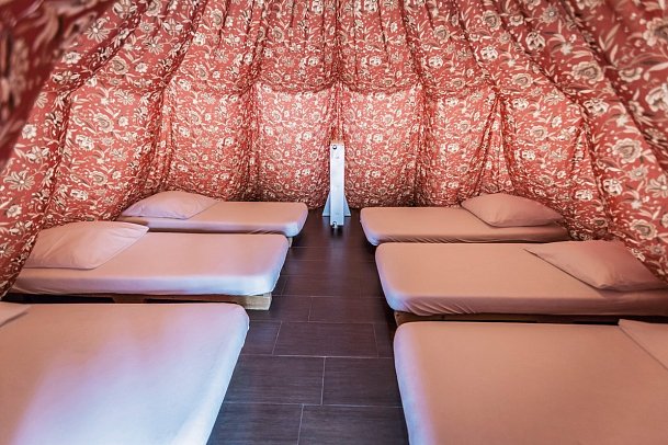 Tipi Town - Wohnbeispiel 6-Bett-Zelt (Zimmercodierungen CB1, CB2, CB3 & CB4)