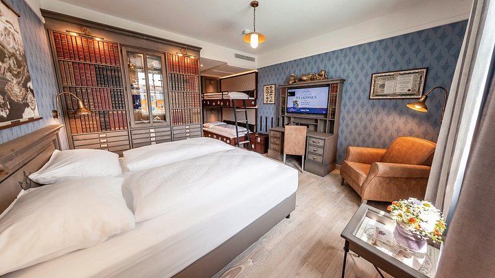 Erlebnishotel Krønasår - The Museum-Hotel - Wohnbeispiel Standardzimmer (Zimmercodierungen DB1, EB1, TB1, RB1, DX1, EX1, TX1, RX1, DX2, EX2, TX2, RX2, DS3, ES3, TS3, RS3, FB1, FX1, FX2, FX3, DB2, EB2, TB2, RB2, XB1, XB2, XB3 & XB4)