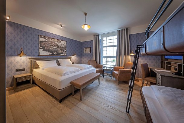 Erlebnishotel Krønasår - The Museum-Hotel - Wohnbeispiel Standardzimmer (Zimmercodierungen DB1, EB1, TB1, RB1, DX1, EX1, TX1, RX1, DX2, EX2, TX2, RX2, DS3, ES3, TS3, RS3, FB1, FX1, FX2, FX3, DB2, EB2, TB2, RB2, XB1, XB2, XB3 & XB4)