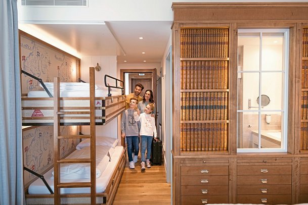 Erlebnishotel Krønasår - The Museum-Hotel - Wohnbeispiel Standardzimmer (Zimmercodierungen DB1, EB1, TB1, RB1, DX1, EX1, TX1, RX1, DX2, EX2, TX2, RX2, DS3, ES3, TS3, RS3, FB1, FX1, FX2, FX3, DB2, EB2, TB2, RB2, XB1, XB2, XB3 & XB4)