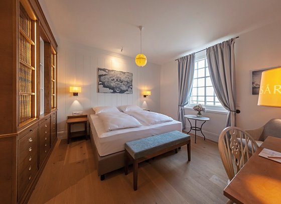 Erlebnishotel Krønasår - The Museum-Hotel - Wohnbeispiel Standardzimmer (Zimmercodierungen DB1, EB1, TB1, RB1, DX1, EX1, TX1, RX1, DX2, EX2, TX2, RX2, DS3, ES3, TS3, RS3, FB1, FX1, FX2, FX3, DB2, EB2, TB2, RB2, XB1, XB2, XB3 & XB4)