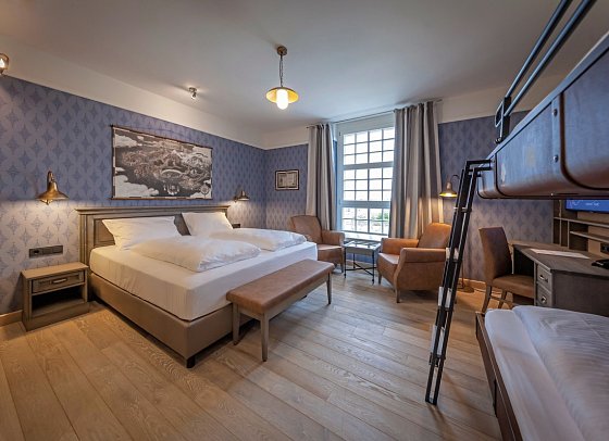 Erlebnishotel Krønasår - The Museum-Hotel - Wohnbeispiel Standardzimmer (Zimmercodierungen DB1, EB1, TB1, RB1, DX1, EX1, TX1, RX1, DX2, EX2, TX2, RX2, DS3, ES3, TS3, RS3, FB1, FX1, FX2, FX3, DB2, EB2, TB2, RB2, XB1, XB2, XB3 & XB4)