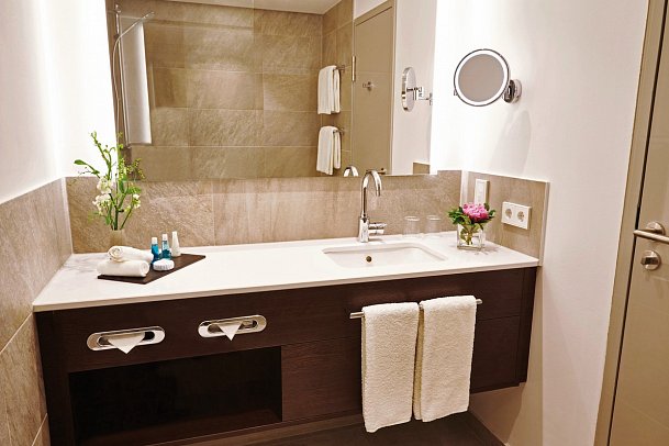 Steigenberger Hotel Köln - Wohnbeispiel Doppelzimmer Business (Zimmercodierungen DB1 & DC1)