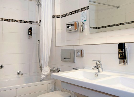 Hotel Amberger - Wohnbeispiel Bad (Zimmercodierungen DB1 & EB2)