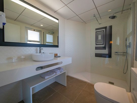 Golden Donaire Beach - Badbeispiel Doppelzimmer Meerblick (Zimmercodierung DBM)