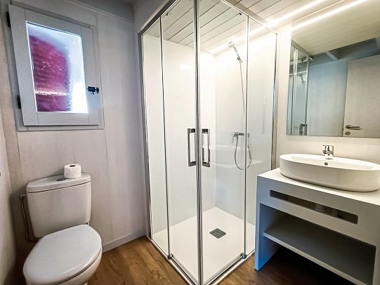 Camping La Llosa - Badbsp. Bungalow Xaloc Duplex (Zimmercodierung BB2)