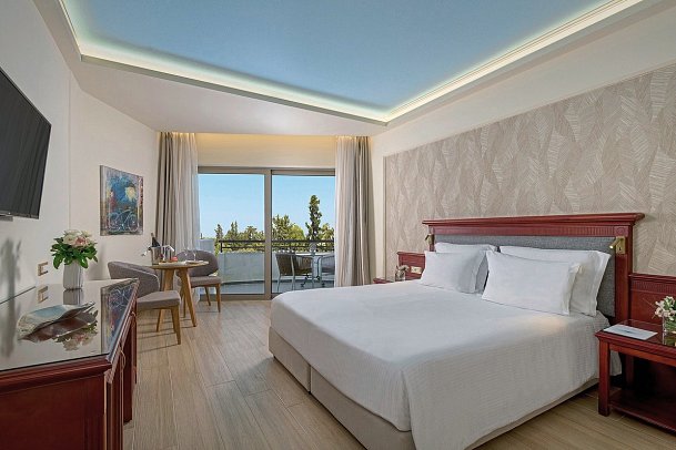 Atrium Palace Thalasso Spa Resort & Villas - Wohnbeispiel Suite Familie seitlicher Meerblick (Zimmercodierung WIN)