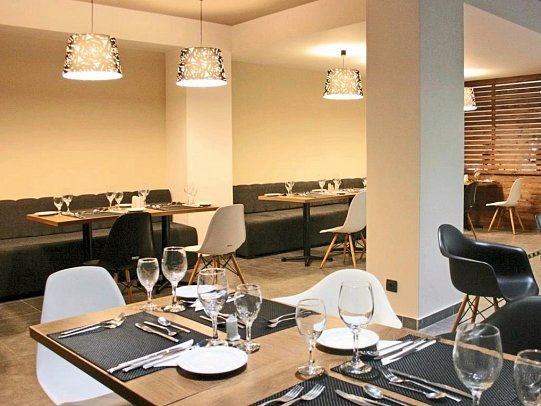 Amphitryon City Hotel